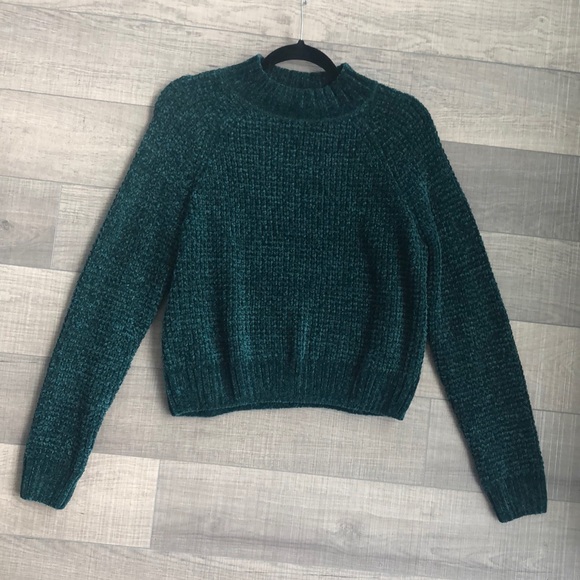H&M Sweaters - 🥂🎄 H&M Knit Sweater (Velvety Yarn)